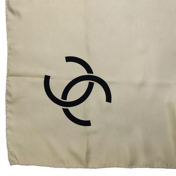 ✨🛍️ Chanel Ivory CC Logo Silk Scarf - Picture 2 of 7